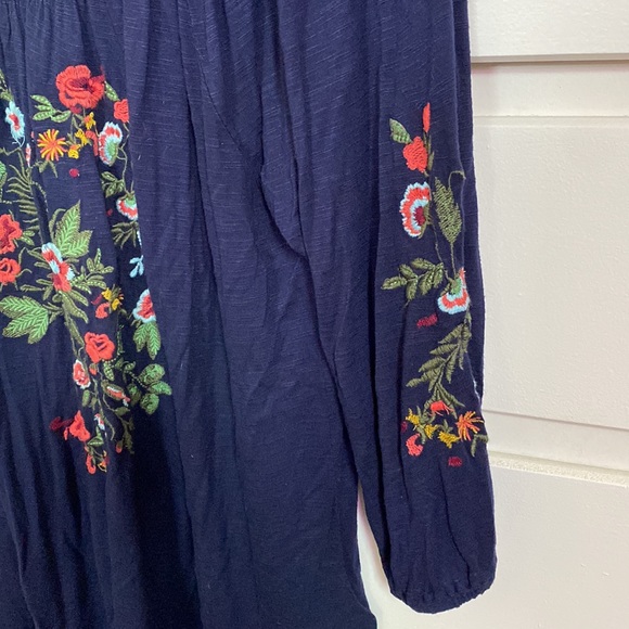 Embroidered Ruff Hewn Top - Picture 4 of 6